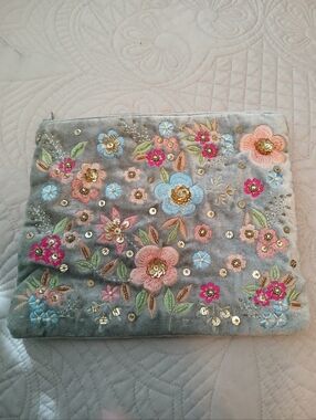 Simple Gray Zipper Pouch
